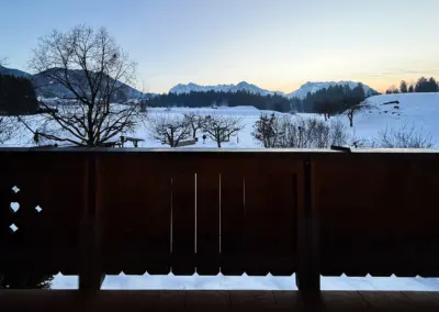 Haus Straif Winter Balkon Kössen